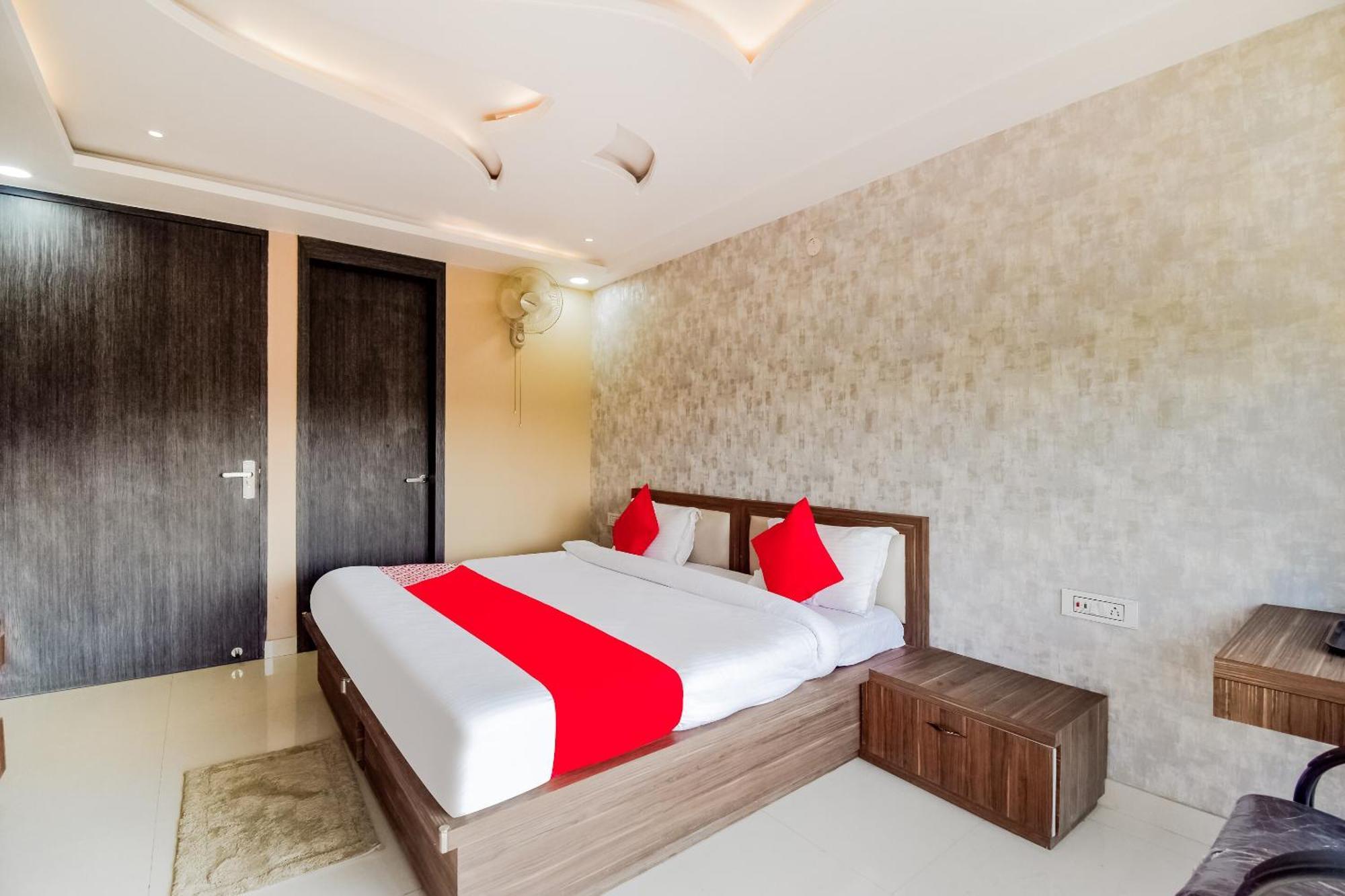Super Hotel O The Moody Moon Hotel Jaipur Bagian luar foto